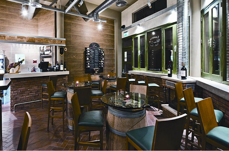 Где выпить в Ларнаке Oak Tree Wine Bar