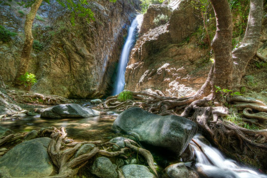 водопад возле деревни Платрес